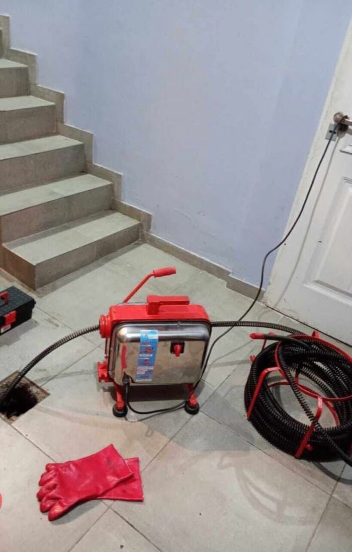 Máquina destapadora profesional lista para trabajar